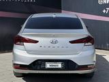 Hyundai Elantra 2018 года за 7 900 000 тг. в Актобе – фото 4