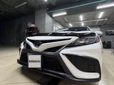 Toyota Camry 2021 года за 16 500 000 тг. в Костанай – фото 5