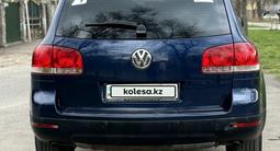 Volkswagen Touareg 2005 года за 4 800 000 тг. в Алматы – фото 5