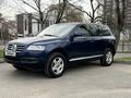 Volkswagen Touareg 2005 годаүшін4 800 000 тг. в Алматы