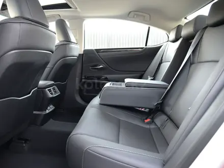 Lexus ES 250 Progressive 2025 года за 29 383 900 тг. в Шымкент – фото 9