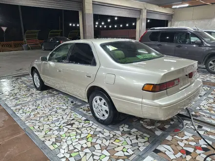 Toyota Camry 1997 года за 2 800 000 тг. в Шымкент – фото 3