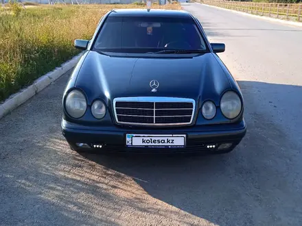 Mercedes-Benz E 220 1999 года за 4 300 000 тг. в Житикара