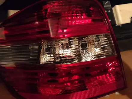 Mercedes ml w164 задние фонари Мерседес мл 164 фонарь за 20 000 тг. в Алматы – фото 2