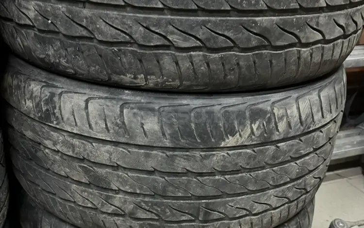 Одну шину DUNLOP 275/35/18 за 35 000 тг. в Астана