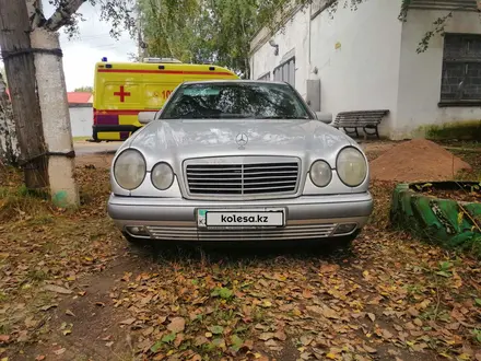 Mercedes-Benz E 230 1996 года за 3 000 000 тг. в Макинск