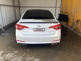 Hyundai Sonata 2017 года за 4 000 000 тг. в Уральск – фото 2