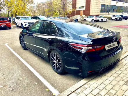 Toyota Camry 2021 года за 14 500 000 тг. в Караганда – фото 10