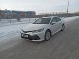 Toyota Camry 2022 года за 13 500 000 тг. в Павлодар – фото 2