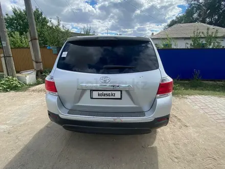 Toyota Highlander 2013 года за 8 000 000 тг. в Атырау – фото 4