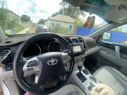 Toyota Highlander 2013 года за 8 000 000 тг. в Атырау – фото 5
