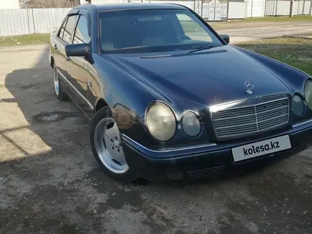 Mercedes-Benz E 320 1999 года за 3 500 000 тг. в Алматы – фото 6