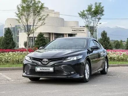Toyota Camry 2021 года за 13 850 000 тг. в Алматы – фото 2