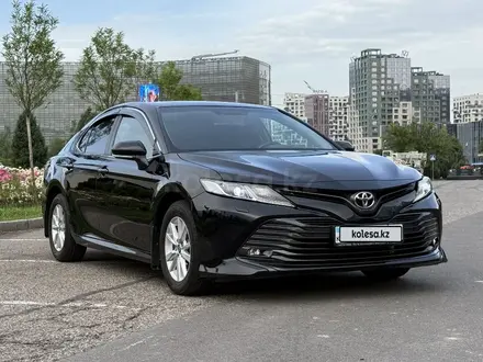Toyota Camry 2021 года за 13 850 000 тг. в Алматы