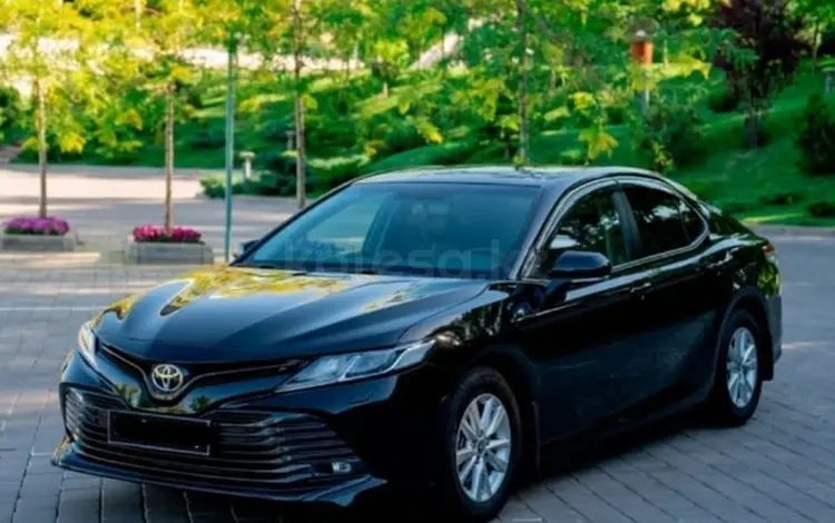 Toyota Camry 2021 года за 13 850 000 тг. в Алматы