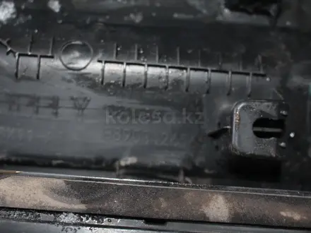Накладка на дверь передняя правая Geely Coolray 20- за 10 000 тг. в Караганда – фото 2