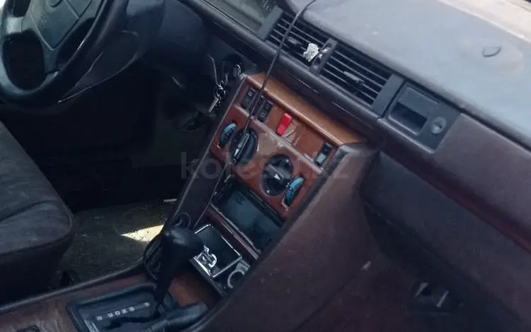 Mercedes-Benz E 300 1993 года за 600 000 тг. в Караганда