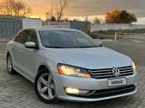 Volkswagen Passat 2013 годаfor5 500 000 тг. в Актау