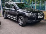 Volkswagen Touareg 2006 года за 6 500 000 тг. в Алматы