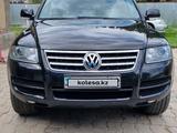 Volkswagen Touareg 2006 года за 6 500 000 тг. в Алматы – фото 3