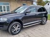 Volkswagen Touareg 2006 года за 6 500 000 тг. в Алматы – фото 4
