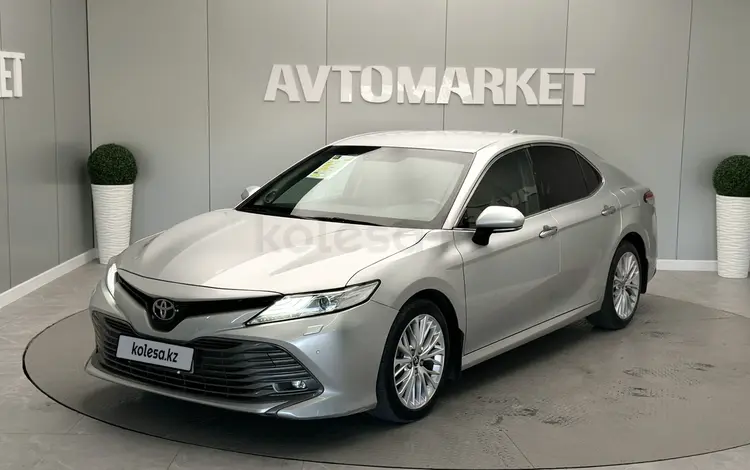Toyota Camry 2019 года за 12 800 000 тг. в Атырау
