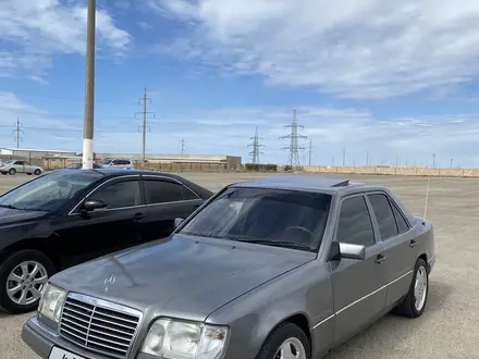 Mercedes-Benz E 220 1993 года за 2 300 000 тг. в Актау