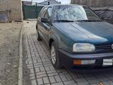 Volkswagen Golf 1993 года за 1 500 000 тг. в Астана – фото 2