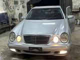 Mercedes-Benz E 320 2001 годаfor4 500 000 тг. в Жанаозен – фото 4