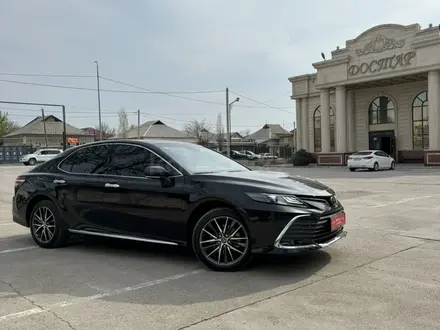 Toyota Camry 2023 года за 14 999 000 тг. в Шымкент