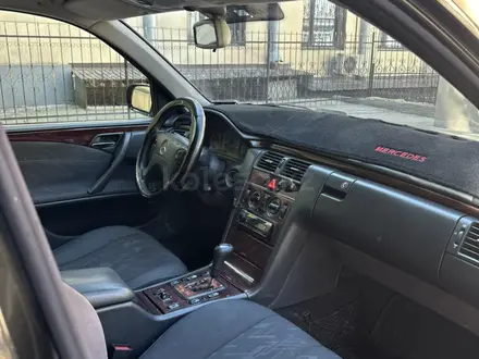 Mercedes-Benz E 280 2001 года за 3 200 000 тг. в Алматы – фото 18