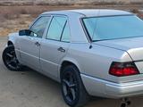 Mercedes-Benz E 200 1993 года за 2 500 000 тг. в Атырау – фото 3