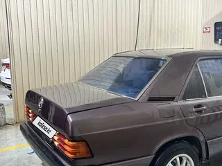Mercedes-Benz 190, 1990