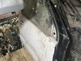 Передний правый дверь за 500 тг. в Алматы