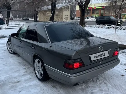 Mercedes-Benz E 280 1993 года за 3 350 000 тг. в Тараз