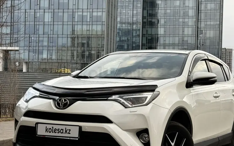 Toyota RAV4 2017 года за 12 800 000 тг. в Астана