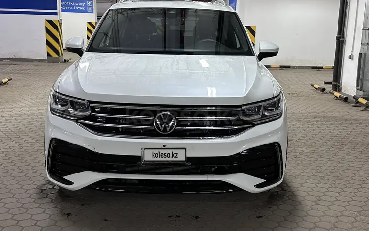 Volkswagen Tiguan 2023 года за 22 000 000 тг. в Астана