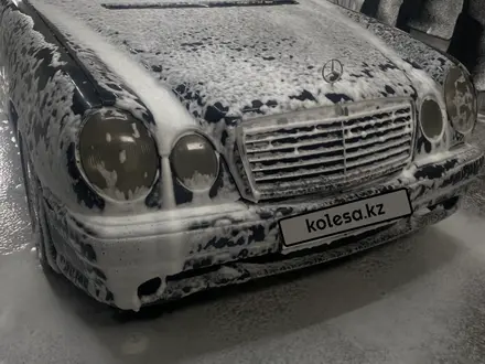 Mercedes-Benz E 200 1996 года за 1 650 000 тг. в Рудный – фото 4