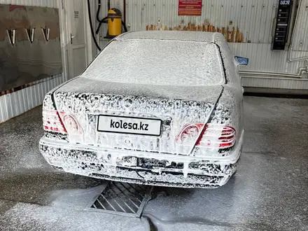 Mercedes-Benz E 200 1996 года за 1 650 000 тг. в Рудный – фото 5