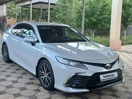 Toyota Camry 2021 года за 13 700 000 тг. в Шымкент