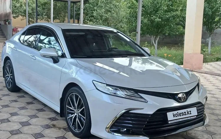 Toyota Camry 2021 года за 13 700 000 тг. в Шымкент