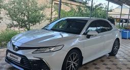 Toyota Camry 2021 года за 13 700 000 тг. в Шымкент – фото 2