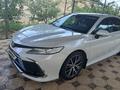 Toyota Camry 2021 года за 13 700 000 тг. в Шымкент – фото 5
