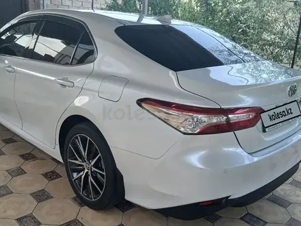 Toyota Camry 2021 года за 13 700 000 тг. в Шымкент – фото 6