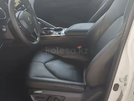 Toyota Camry 2021 года за 13 700 000 тг. в Шымкент – фото 9