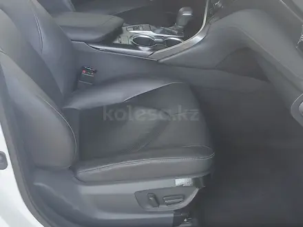 Toyota Camry 2021 года за 13 700 000 тг. в Шымкент – фото 10