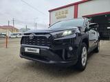 Toyota RAV4 2021 года за 17 500 000 тг. в Атырау