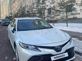 Toyota Camry 2019 года за 13 800 000 тг. в Астана