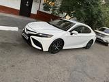Toyota Camry 2022 года за 11 200 000 тг. в Тараз – фото 3