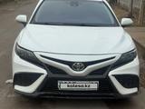 Toyota Camry 2022 года за 11 200 000 тг. в Тараз